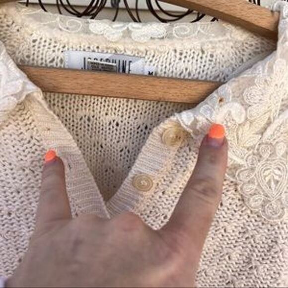 Vintage Josephine button and lace collar cream sweater cottage MEDIUM - Picture 7 of 8